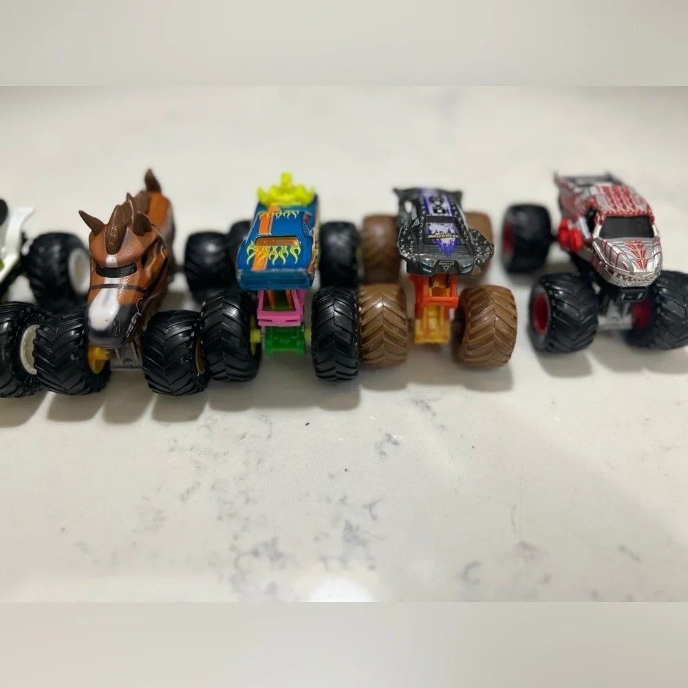 Monster Truck Toy Set - 6 Multicolor
